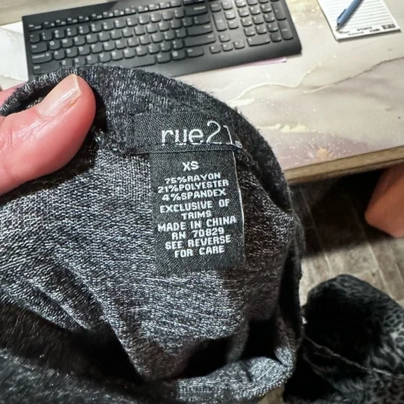 Top (e)​​​ - Picture 2 of 3